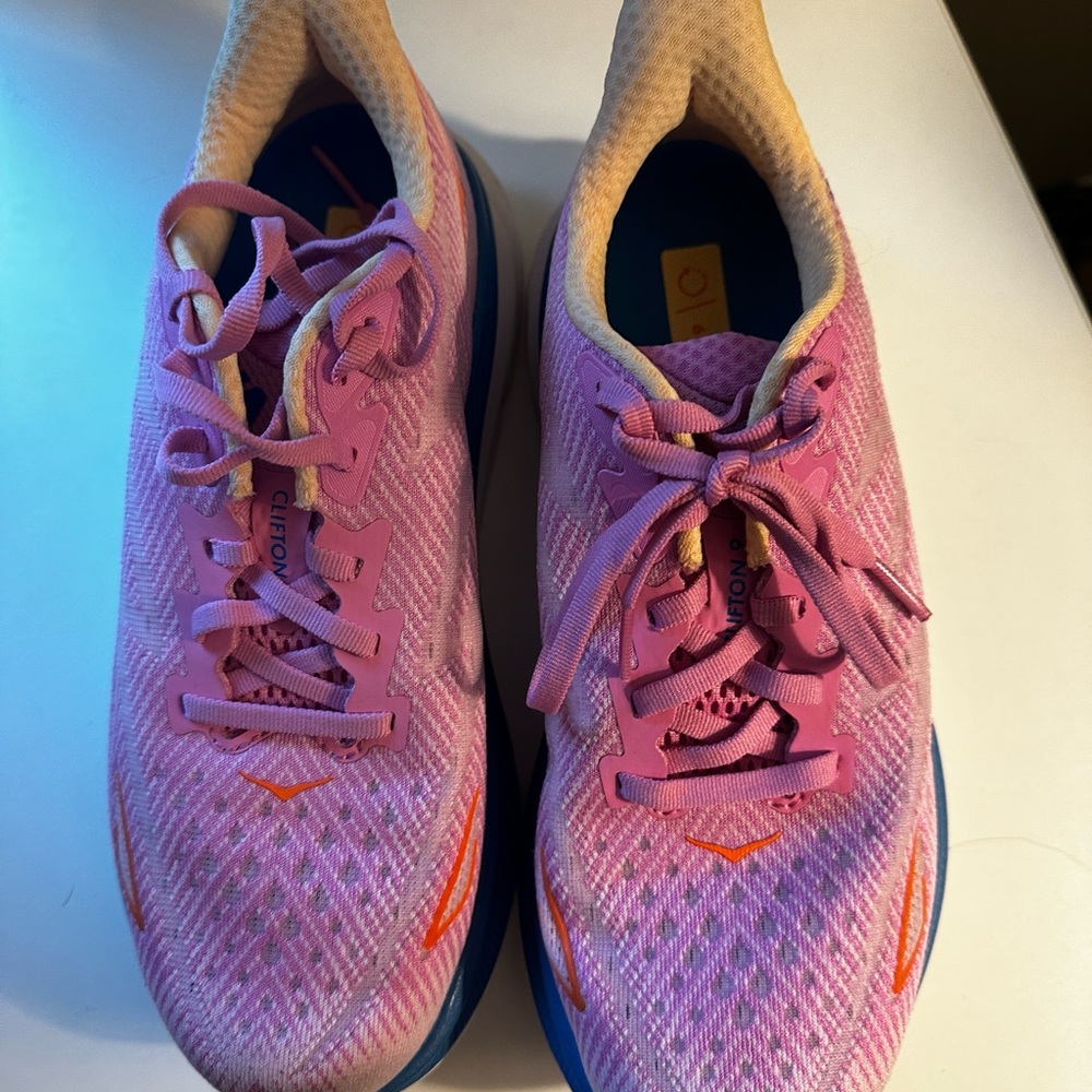 EUC Hoka Women’s Clifton 9 6.5 Wide. Pink/blue